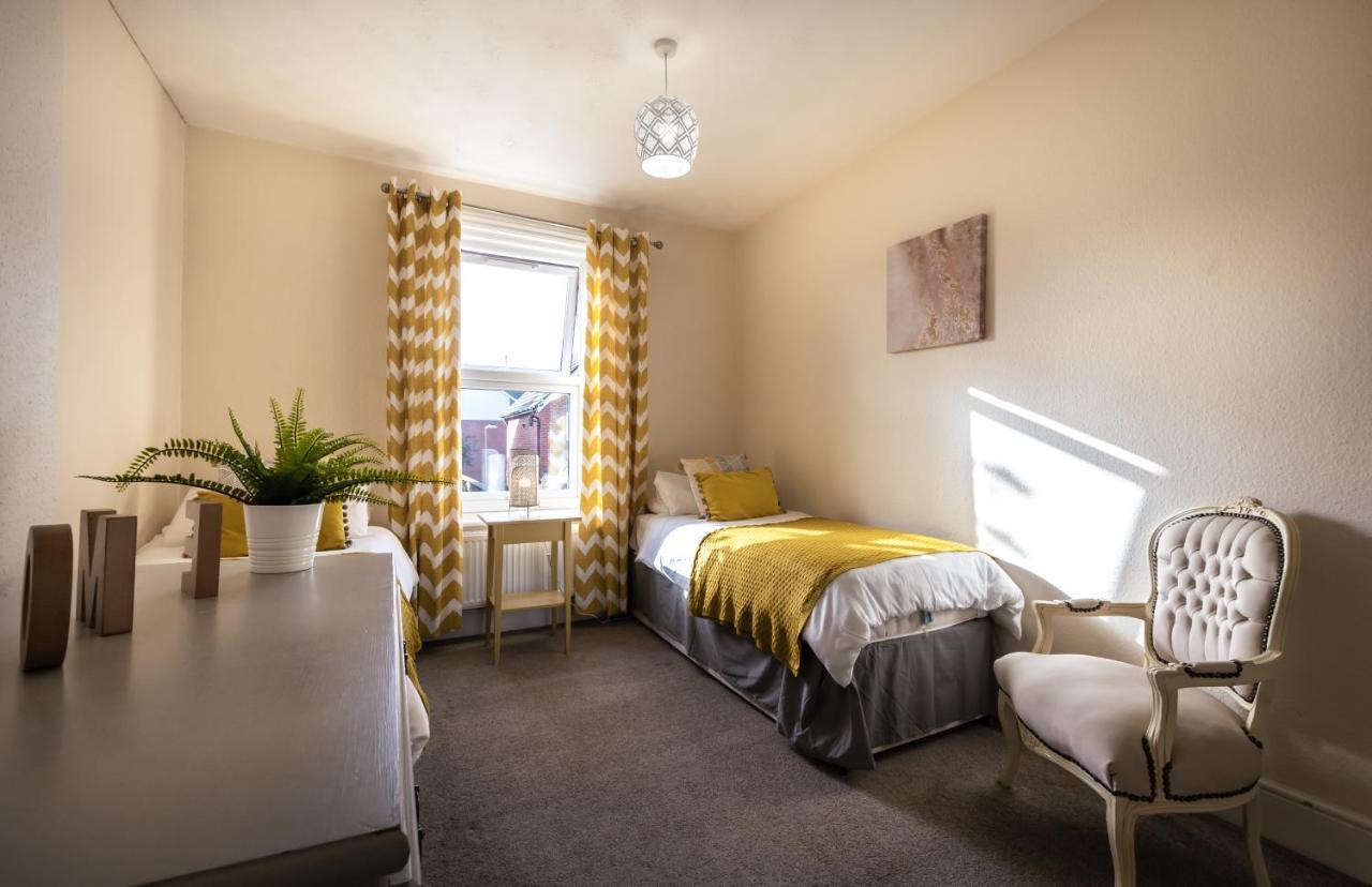 בורנמות' 3-Bedroom House L Fast Wi-Fi L Garden L Newly Decorated L Close To Shops And Restaurants מראה חיצוני תמונה
