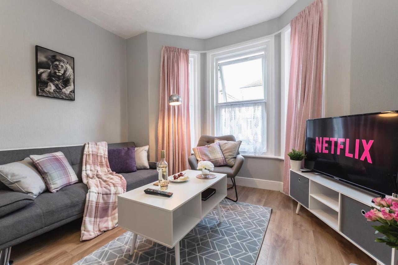 בורנמות' 3-Bedroom House L Fast Wi-Fi L Garden L Newly Decorated L Close To Shops And Restaurants מראה חיצוני תמונה