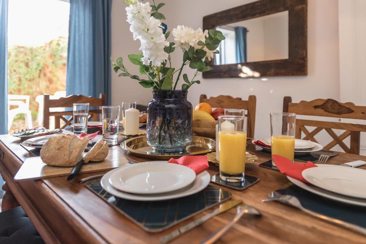 בורנמות' 3-Bedroom House L Fast Wi-Fi L Garden L Newly Decorated L Close To Shops And Restaurants מראה חיצוני תמונה