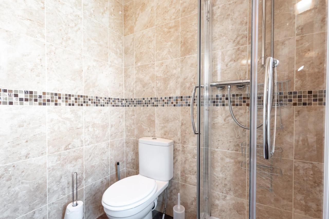 בורנמות' 3-Bedroom House L Fast Wi-Fi L Garden L Newly Decorated L Close To Shops And Restaurants מראה חיצוני תמונה