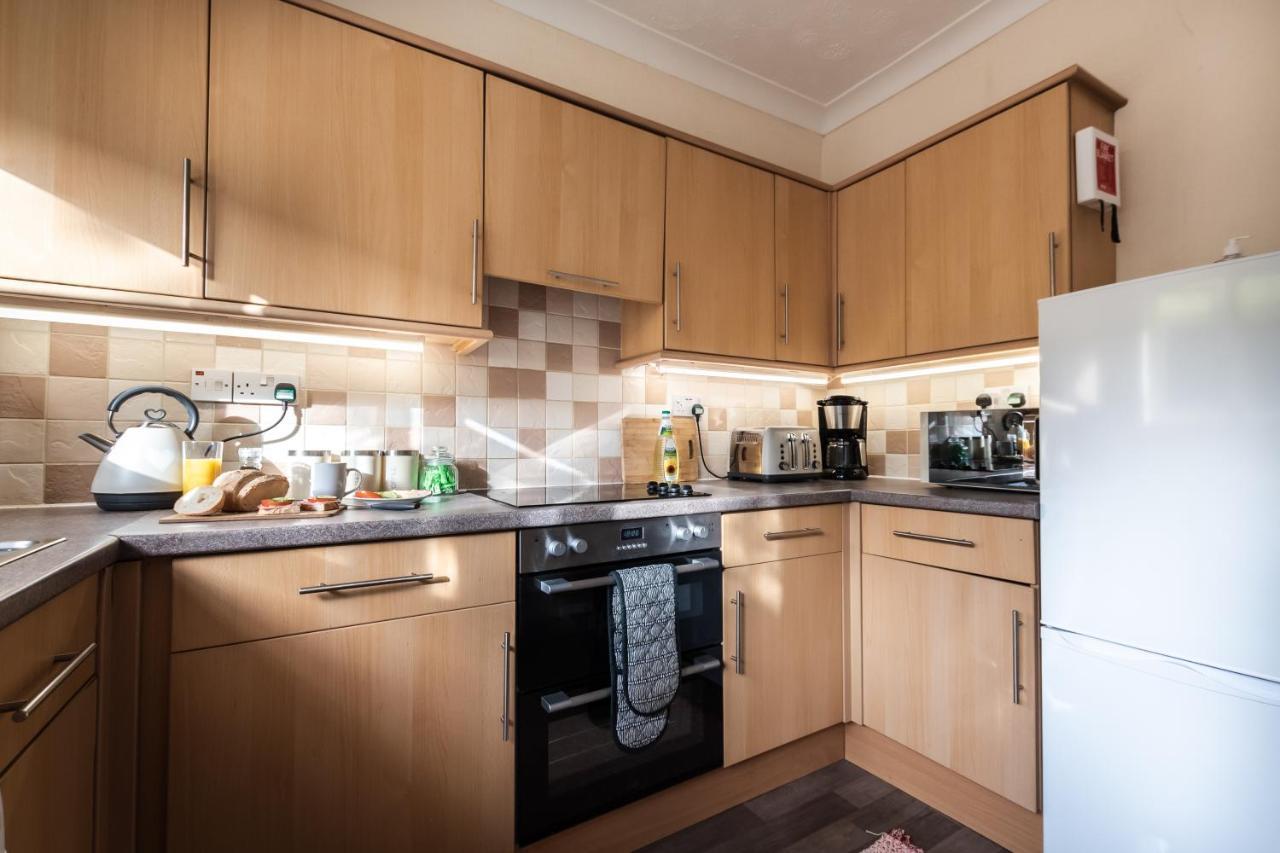 בורנמות' 3-Bedroom House L Fast Wi-Fi L Garden L Newly Decorated L Close To Shops And Restaurants מראה חיצוני תמונה